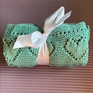 {Knit Baby Blanket} 💕heart design